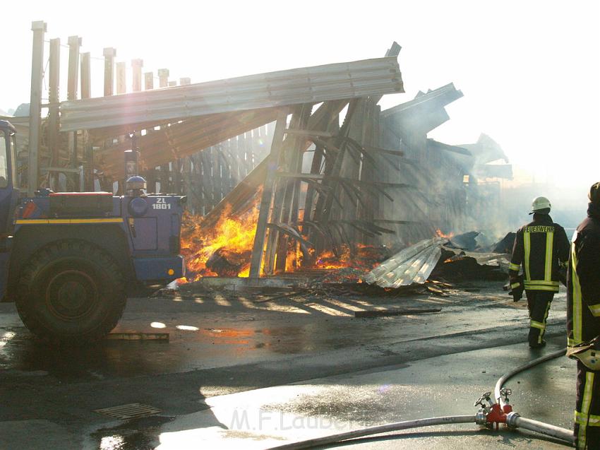 Grossbrand Holzlager Siegburg Industriestr P010.JPG